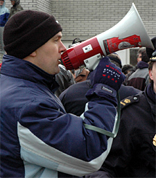 Kusters als aanvoerder op demonstratie NVU